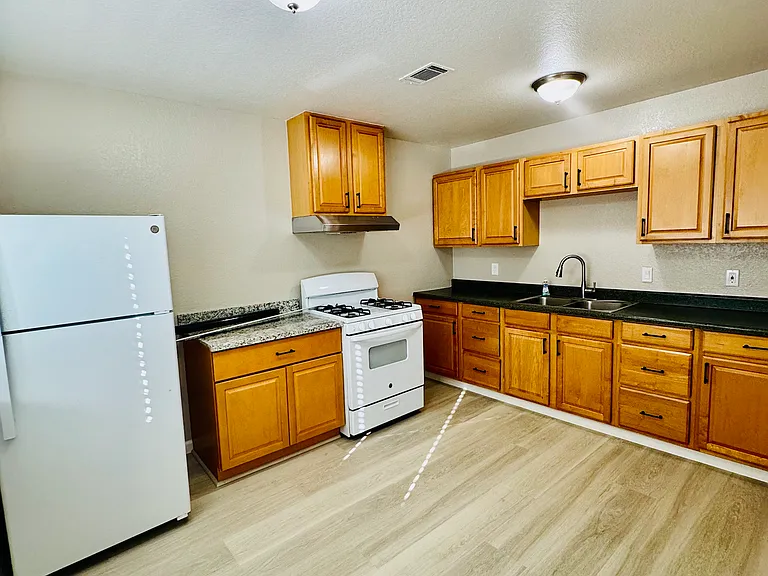 217 E Locust St #8 — Photo 1