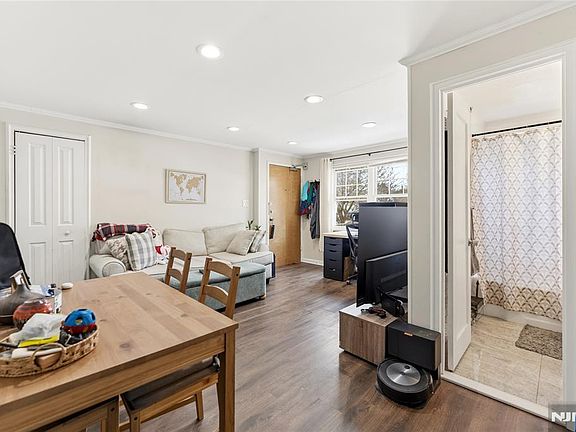 5th image of 70 Hastings Ave #A