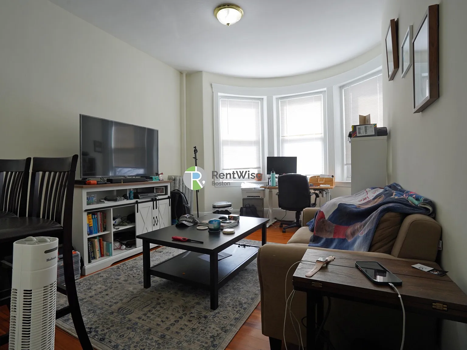 1 bed, 550 sqft, $2,400 — Photo 3