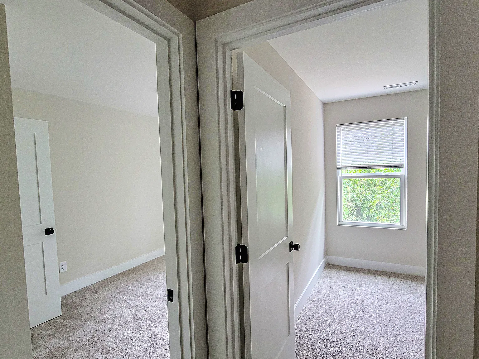 3 bed, 2.5 bath, 1300 sqft, $1,600 — Photo 4