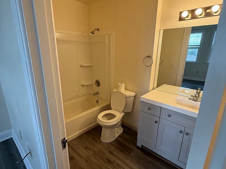 432 Main St #213 — Photo 2