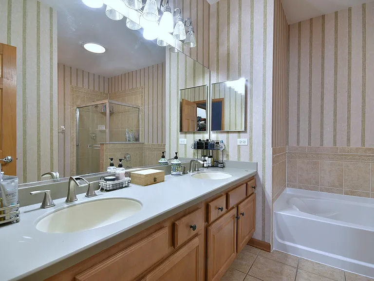 5600 Cloverdale Rd — Photo 16