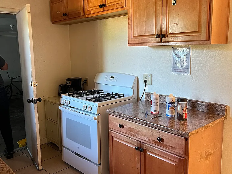 Kitchen with free standing range