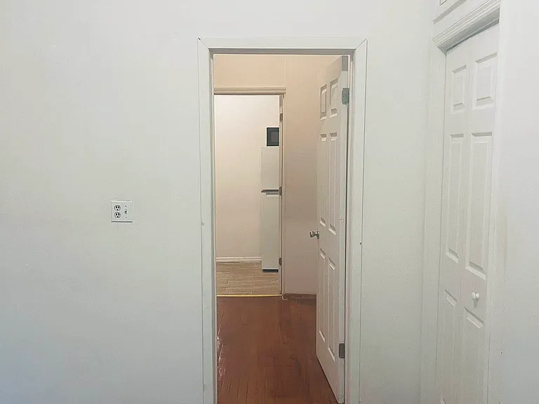 717 E 5th St #1B — Photo 3