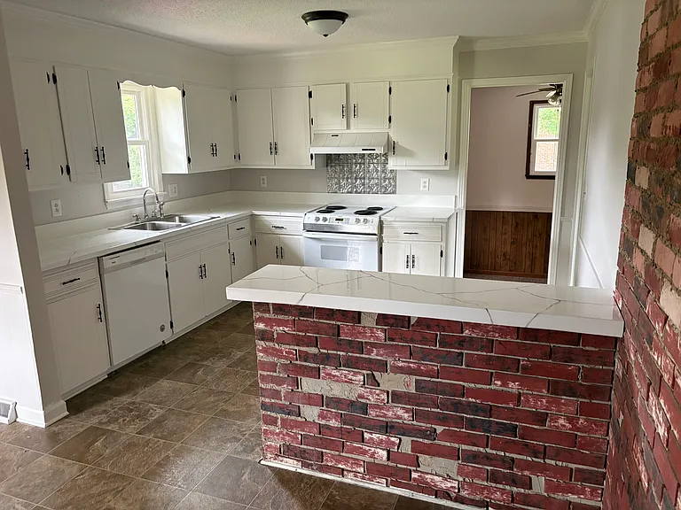 328 Lookout Dr — Photo 5