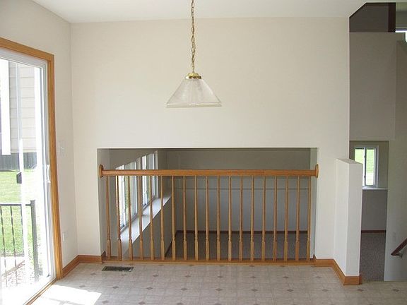 4th image of 2226 Monarch St