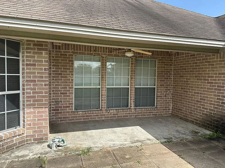 215 Landsburg Ct — Photo 34