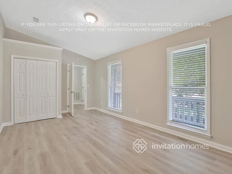 690 Greenhedge Dr — Photo 5