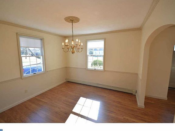 3rd image of 270 Woolston Dr