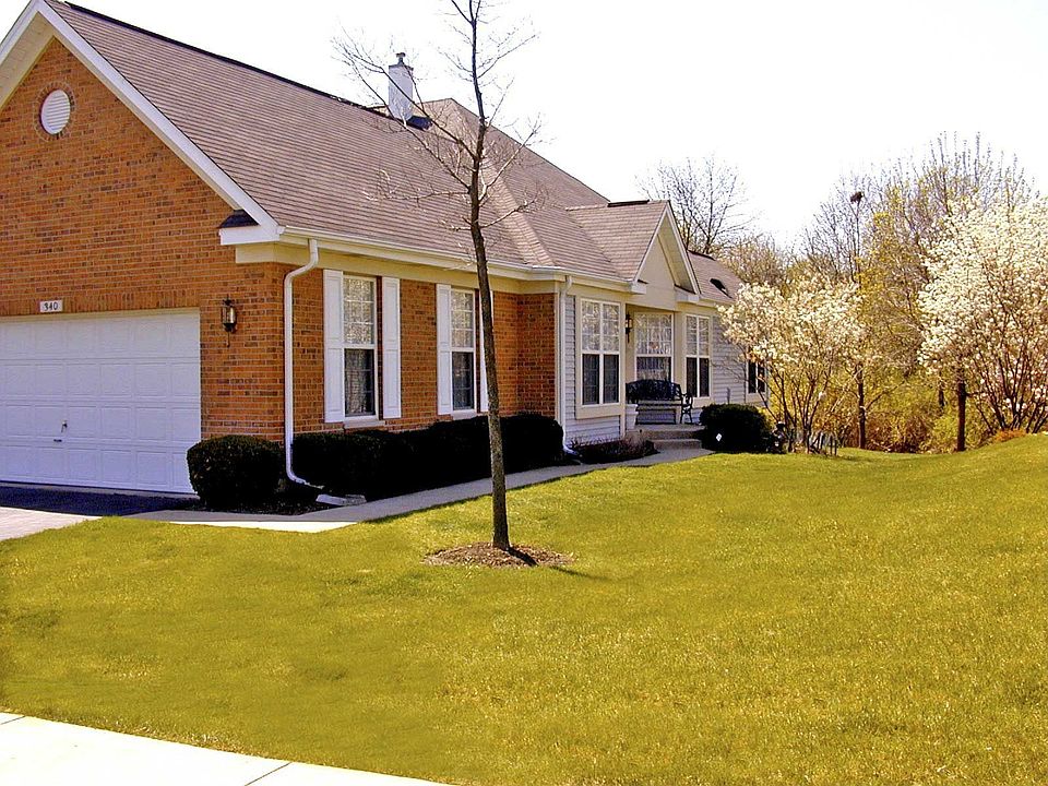 End unit with windows on three sides!