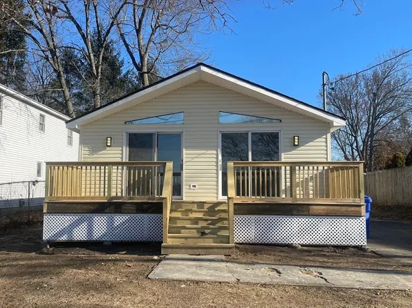 133 Pine Grove St, Springfield, MA 01119