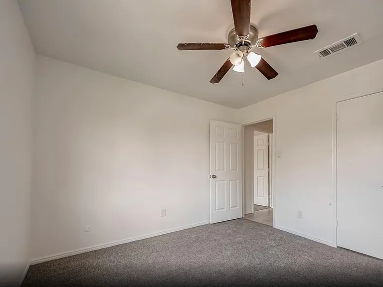 3806 Willow Springs Ln — Photo 11