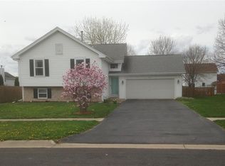 726 N Seven Hickory Rd, Byron, IL 61010