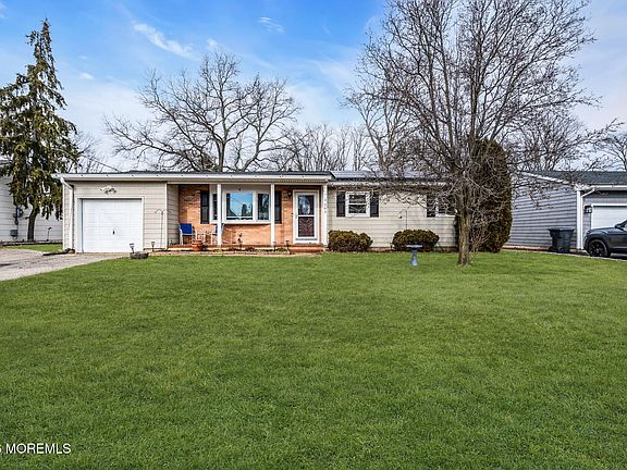 3rd image of 265 Vermont Drive