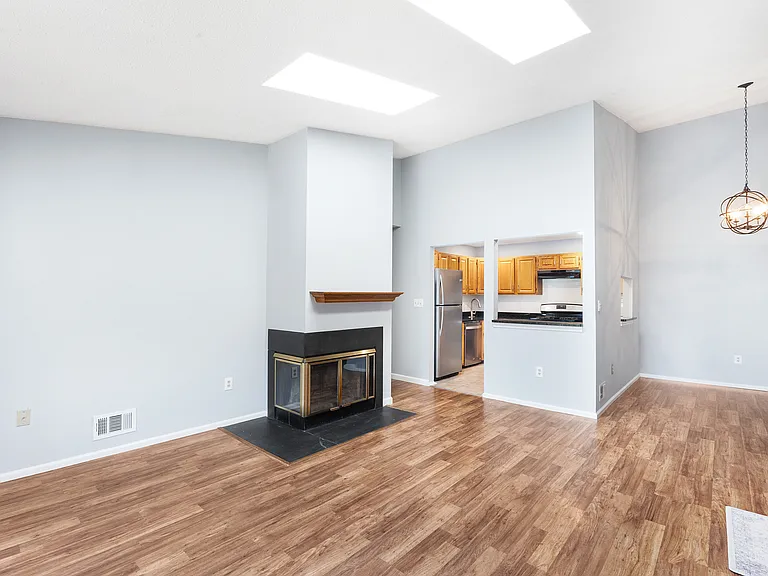 189 Irving Pl #189 — Photo 2