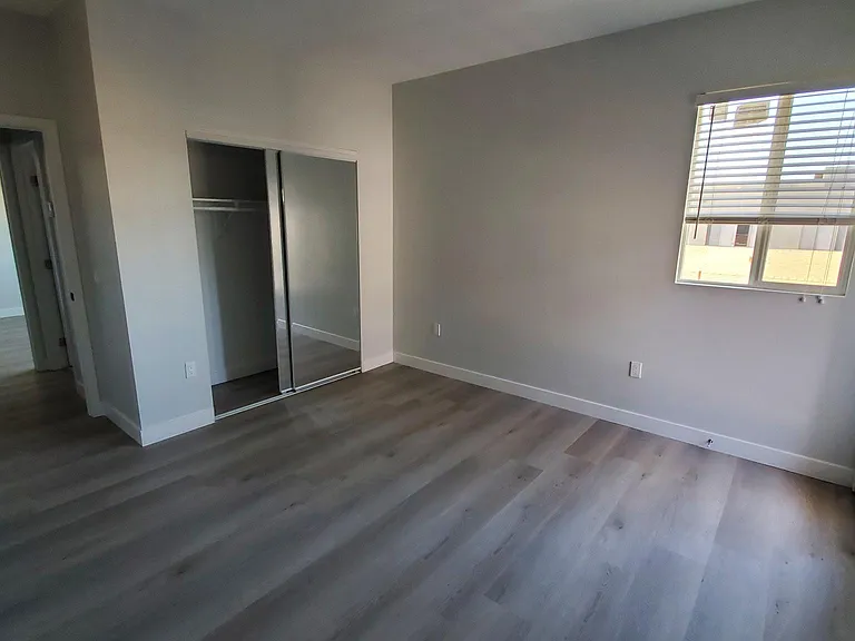 1216 W 39th St #8 — Photo 10