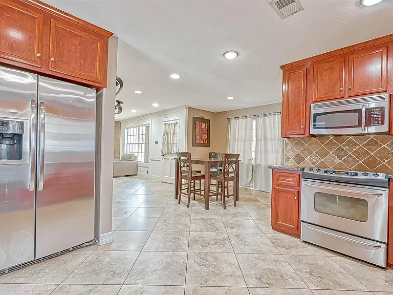 711 Lodgehill Ln — Photo 17