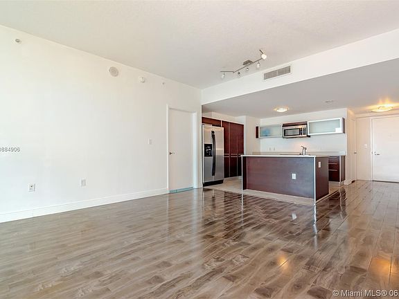4th image of 1900 N Bayshore Dr APT 1604