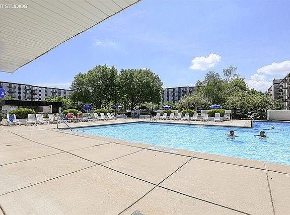 3rd image of 9737 N Fox Glen Dr APT 2A