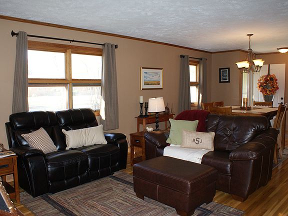 5th image of 1012 S Saint John Ave