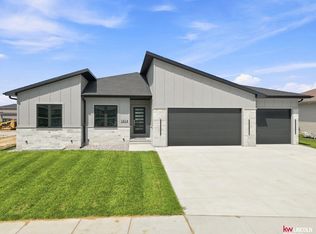 1814 E 8th St, Hickman, NE 68372
