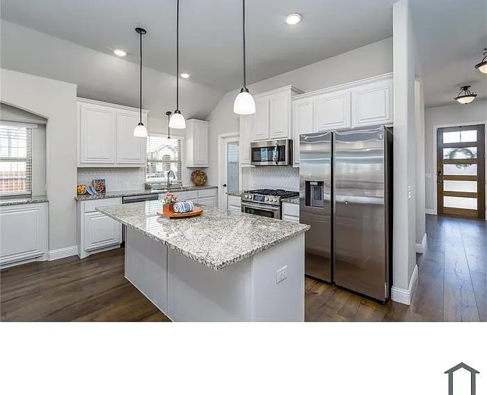 3101 Southampton Dr — Photo 2