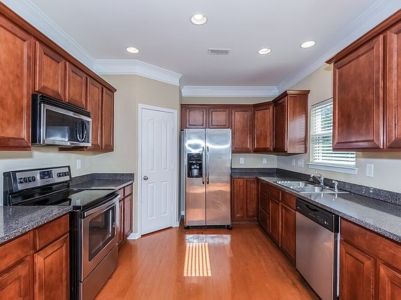 5th image of 3004 Centerview Dr