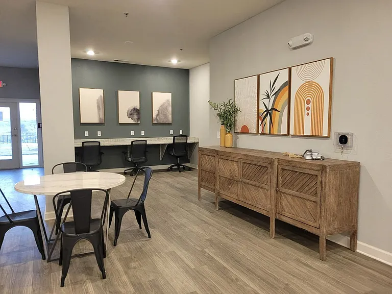 Agave East Apartments — Photo 16