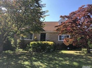 13 Bryce Ave, Glen Cove, NY 11542