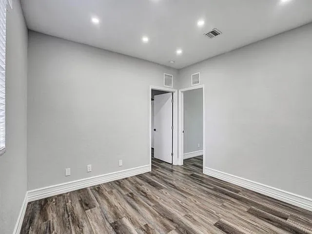 724 SW 9th St — Photo 11