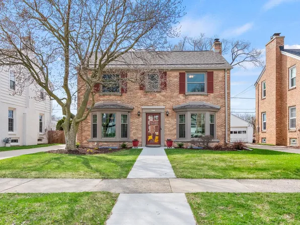 4855 North Ardmore AVENUE, Whitefish Bay, WI 53217