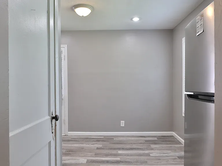 2725 Allegheny Ave — Photo 8