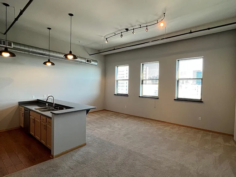 626 N Vel R Phillips Ave #819 — Photo 2