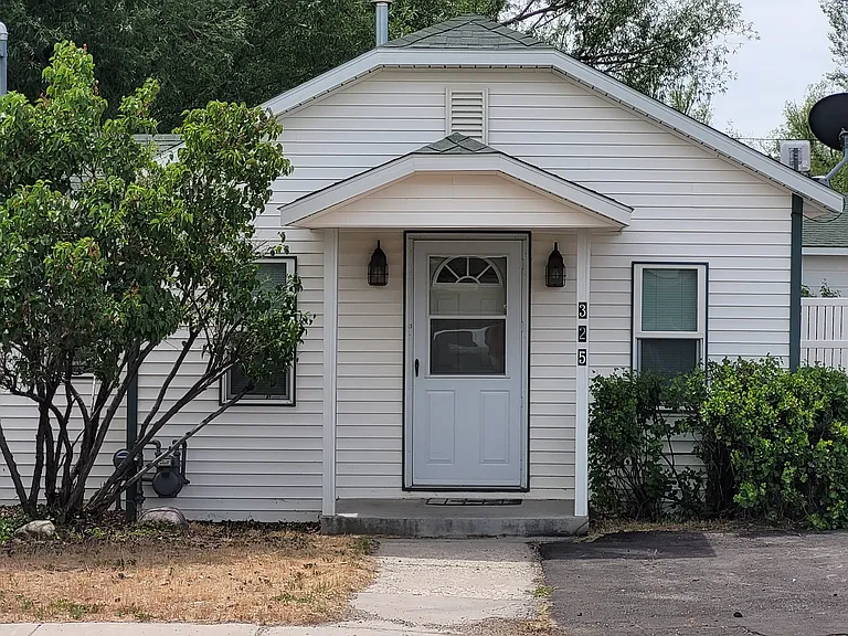 325 W 2nd St — Photo 1