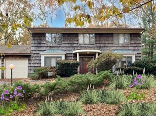30 Clayton Dr, Dix Hills, NY 11746