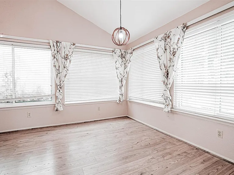 1103 W Brompton Dr — Photo 14