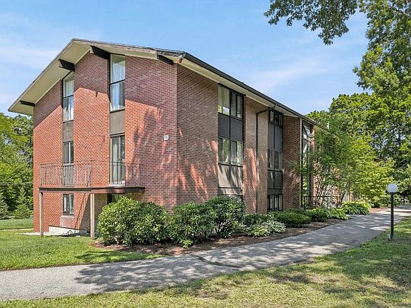 3rd image of 3 Longwood Dr #103