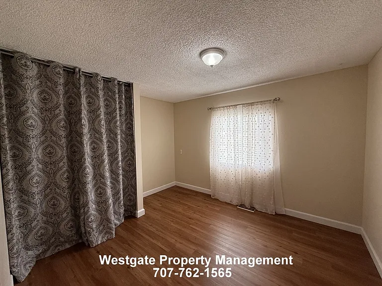 1729 Kearny St — Photo 15