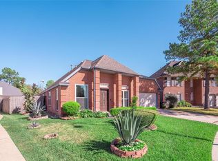 5326 Golden Stream Dr, Houston, TX 77066