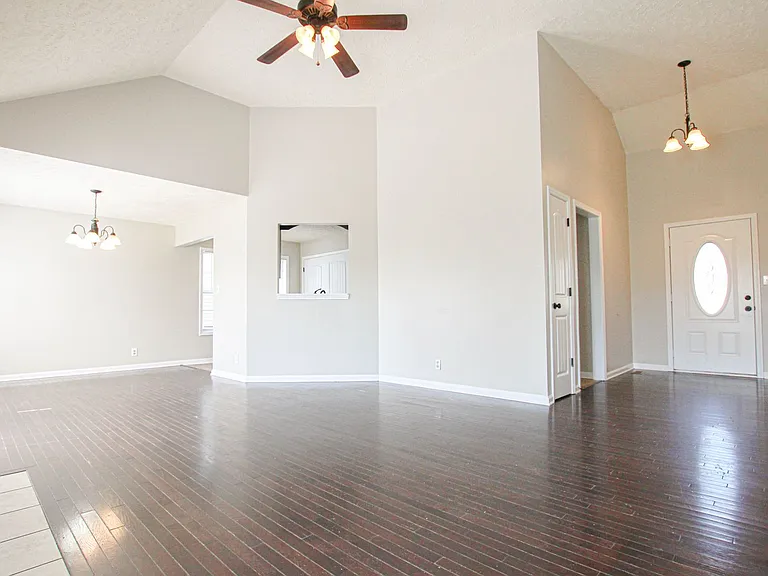 1347 Whitt Ln — Photo 3