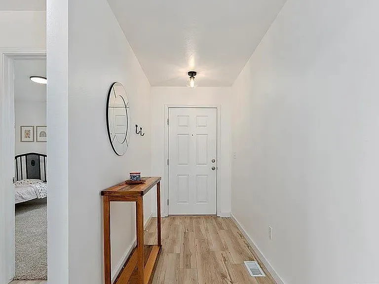 765 SW Portal — Photo 3