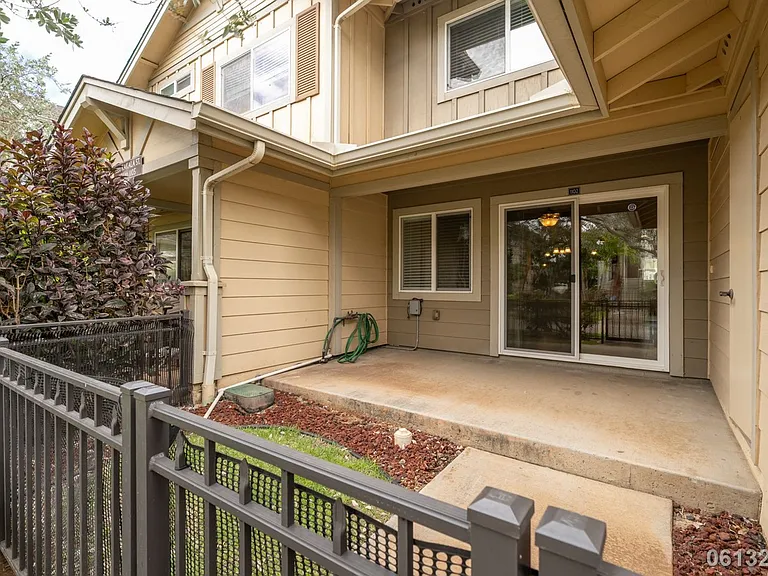 1020 Kakala St #1102 — Photo 24