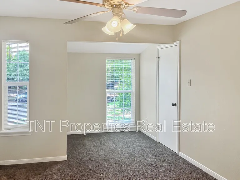 1811 Woodsman Dr #C — Photo 9