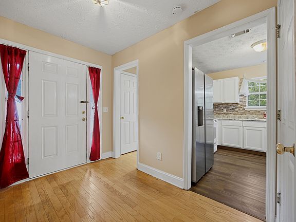 3rd image of 5054 Lancashire Ct