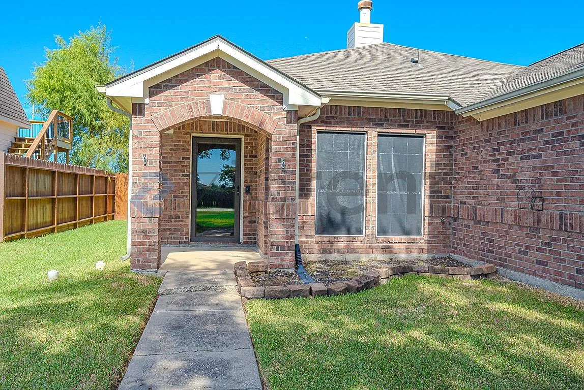4 bed, 2000 sqft, $2,850 — Photo 3