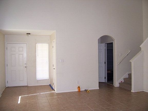 2nd image of 732 San Mateo St