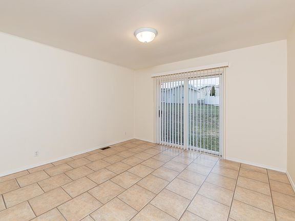 3rd image of 2055 Loveland Dr