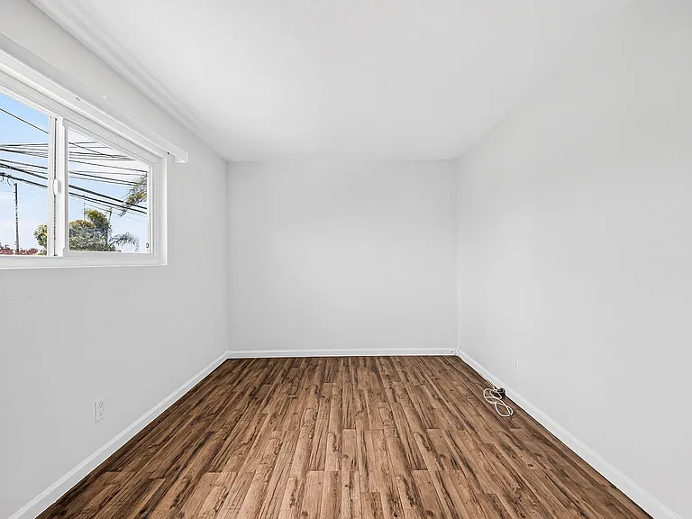 908 Roswell Avenue — Photo 30