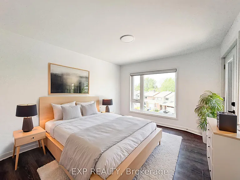25 Fair Oaks Cres #E — Photo 13