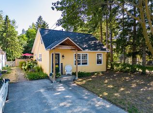 66 9th St, Collingwood, ON L9Y 2G2